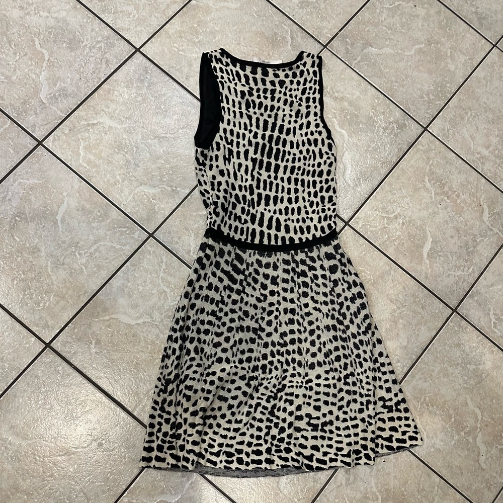 Trina Turk Stylish Black and White Women’s Dress Size Small - Picture 2 of 5